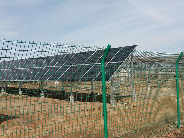 圈地護欄網(wǎng)圖片1