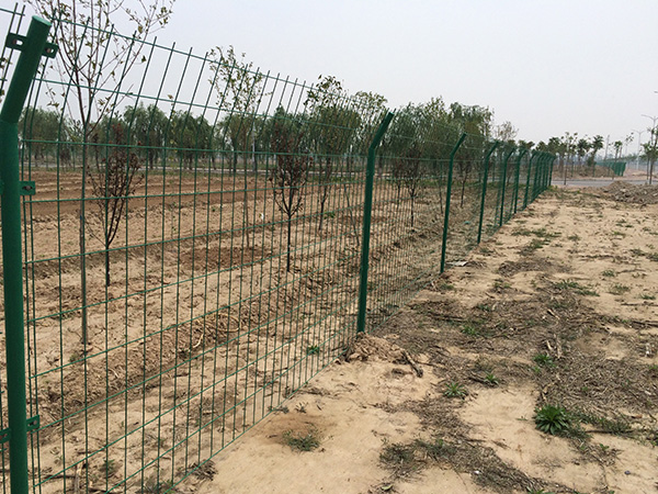 圈地護欄網(wǎng)圖片2
