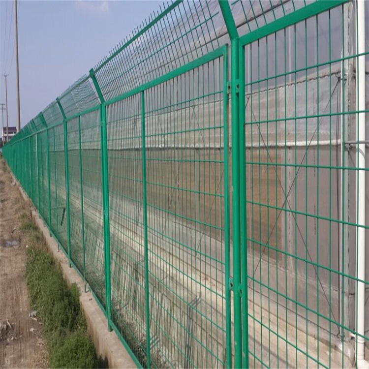 綠化帶防護(hù)網(wǎng)案例展示圖片3 綠化帶防護(hù)網(wǎng)案例展示圖片3