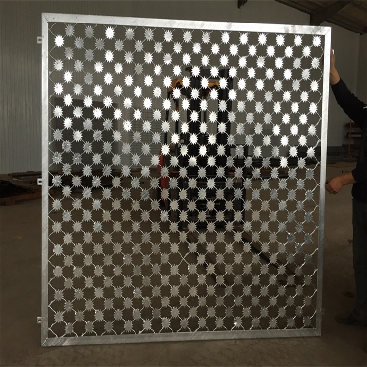 監獄梅花刺隔離網墻圖片3