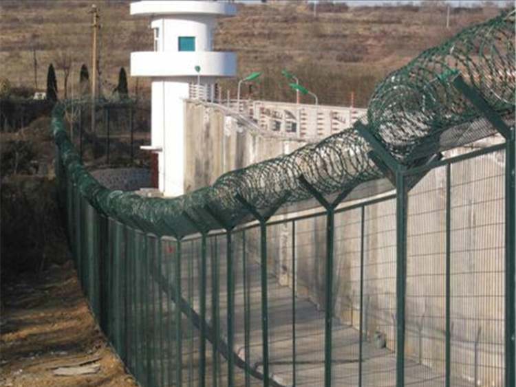 監獄圍墻刀刺隔離網