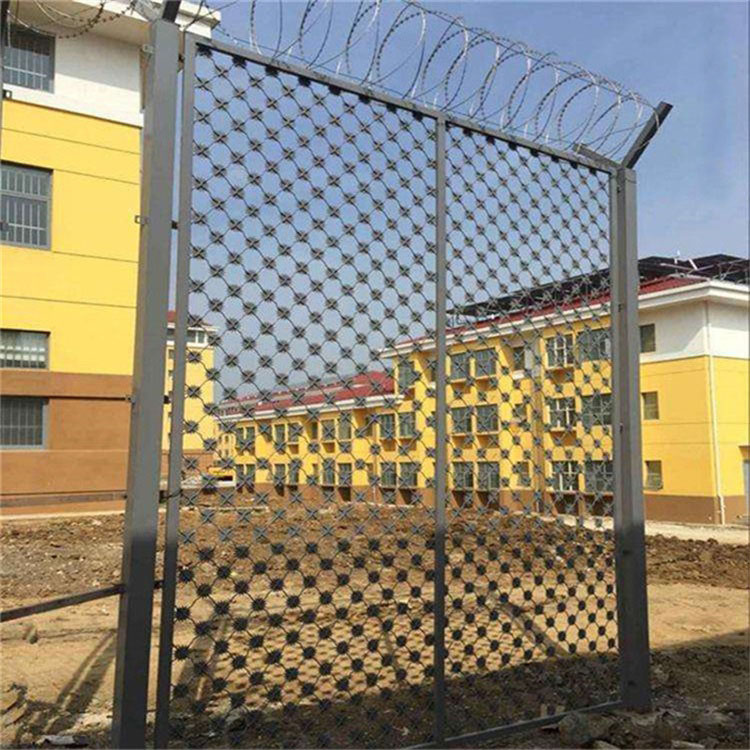 三門峽監(jiān)獄梅花刺鋼網(wǎng)墻保養(yǎng)圖片2 三門峽監(jiān)獄梅花刺鋼網(wǎng)墻保養(yǎng)圖片2