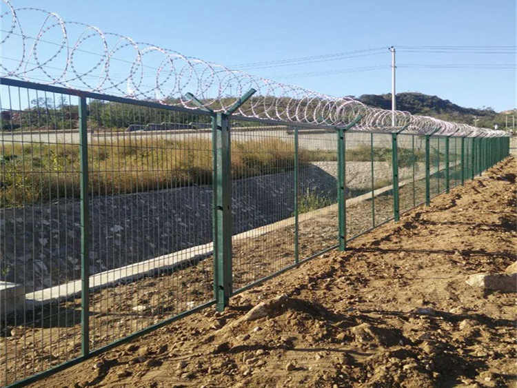 監(jiān)獄外墻防護(hù)鋼網(wǎng)墻 監(jiān)獄外墻防護(hù)鋼網(wǎng)墻