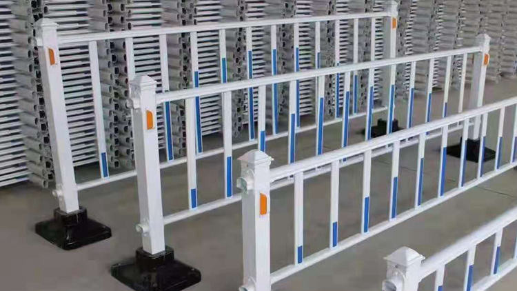 公路護欄18631858321 公路護欄18631858321