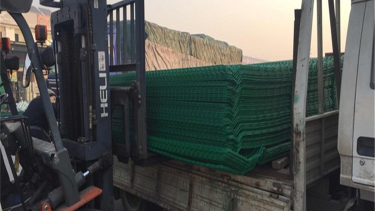 護欄網(wǎng)發(fā)貨18631858321 護欄網(wǎng)發(fā)貨18631858321