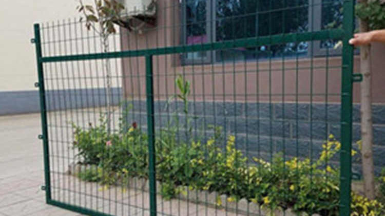 鐵路護(hù)欄網(wǎng)18631858321