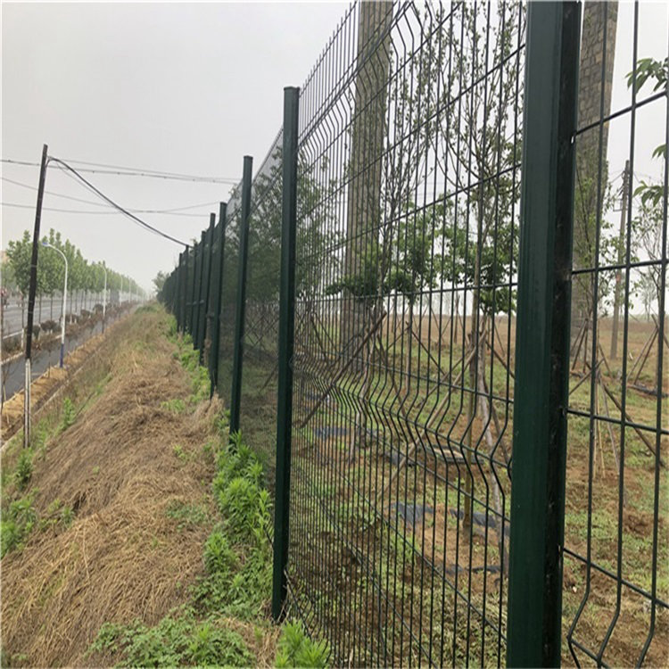 PVC草坪圍欄18631858321 PVC草坪圍欄18631858321