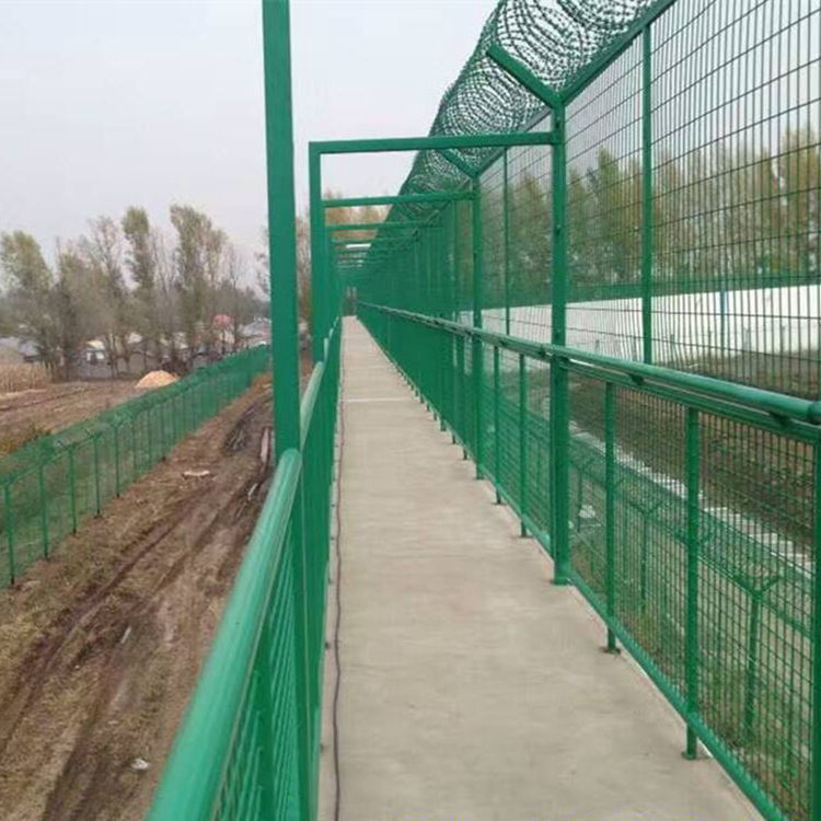 焊接護欄18631858321 焊接護欄18631858321