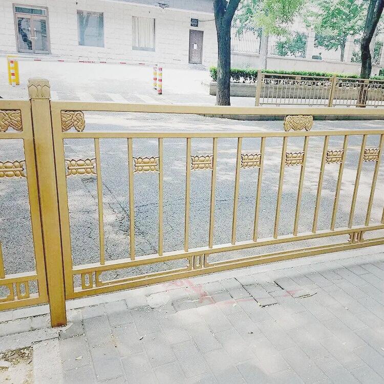 道路隔離護(hù)欄圖片2 道路隔離護(hù)欄圖片2