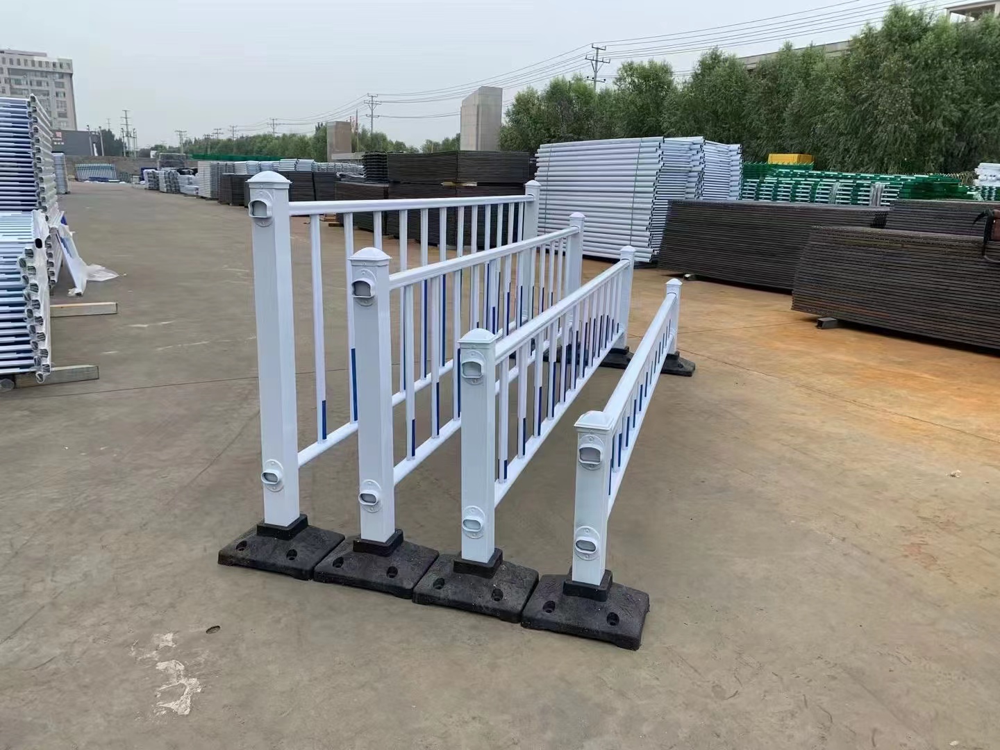 市政護(hù)欄圖片4 市政護(hù)欄圖片4