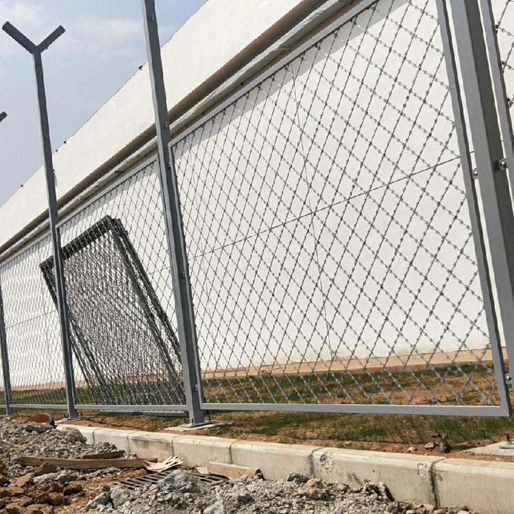 焊接刀片護欄網(wǎng)圖片2 焊接刀片護欄網(wǎng)圖片2